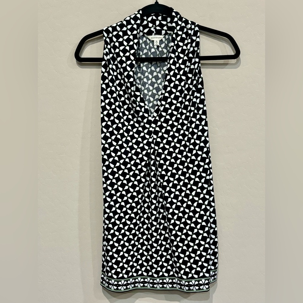 Max Studio V-Neck Tank Top  XL
